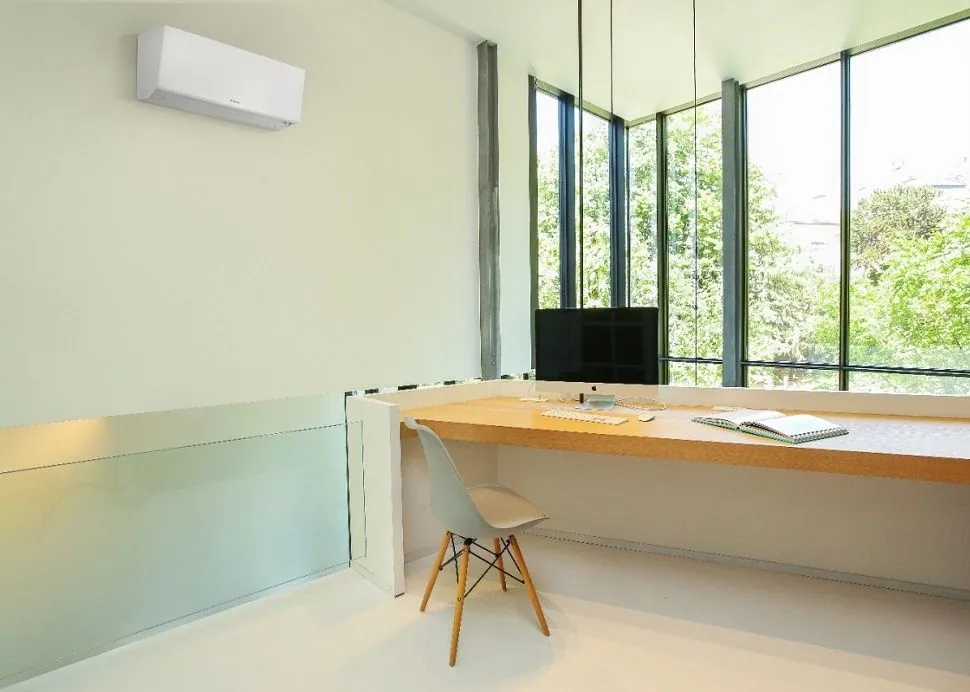 Инверторный настенный кондиционер (сплит-система) Daikin FTXM25R / RXM25R с зимним комплектом (-30)